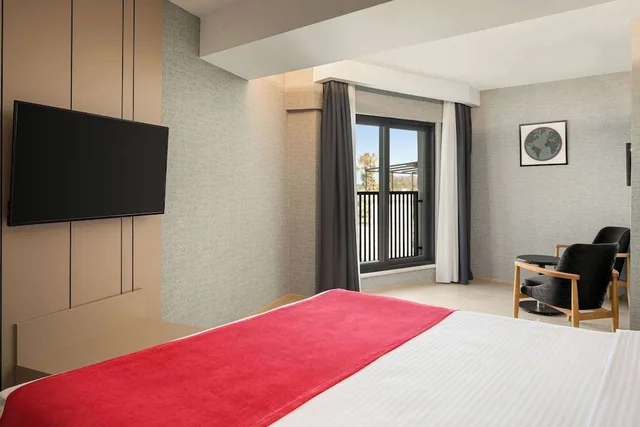 Suite, King Bed, French Bed, Land Side, Balcony، Ramada by Wyndham Dalaman 3/3