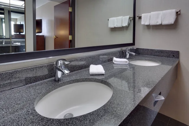 2 Rooms, Suite, King Bed, Sofa, Large, Up Floor، Drury Inn Suites Kansas City Overland Park 4/6