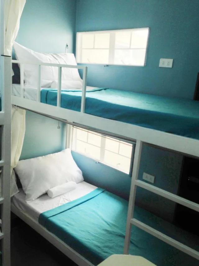 سكن مشترك بأربعة أسرّة للرجال، Crossroads Hostel Manila 2/2