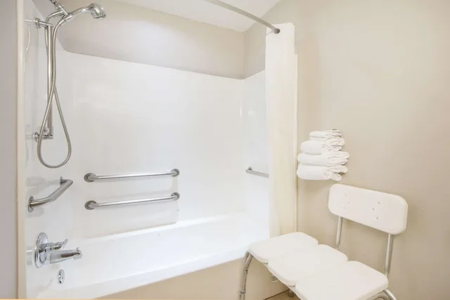 غرفة بسرير كوين لذوي الإعاقة، Microtel Inn & Suites by Wyndham Claremore 5/5