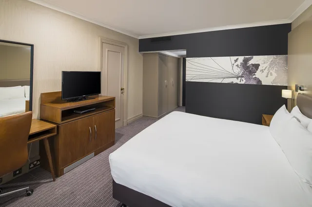غرفة قياسية بسرير كوين بإطلالة على النهر، Crowne Plaza Glasgow 3/7