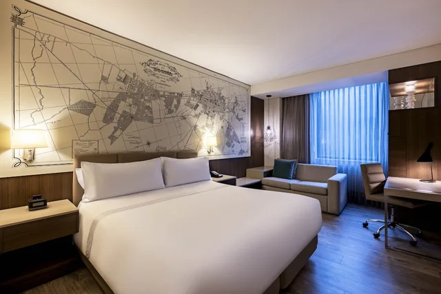 غرفة سوبيريور بسرير كينج مع أريكة، Courtyard By Marriott Bogota Airport 2/7