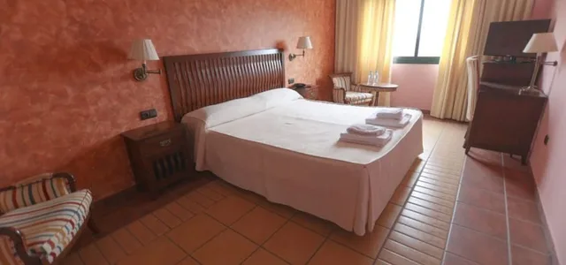 غرفة بسرير مزدوج أو سريرين منفصلين، Hotel Mafalda De Castilla 4/9