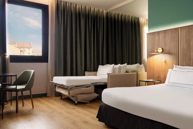 غرفة عائلية ثلاثية بسرير كينج وسرير فردي، Melia Milano Hotel 4/10