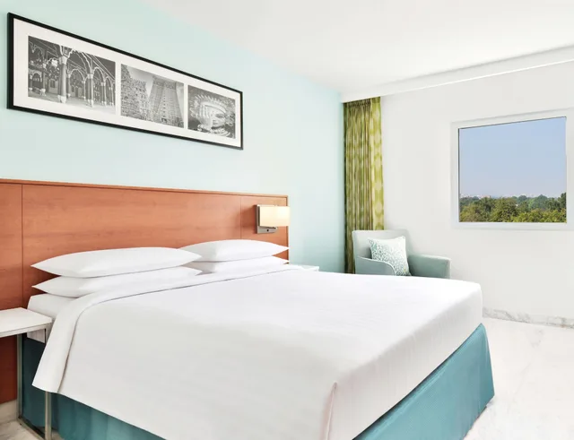 غرفة بسرير مزدوج بإطلالة على المدينة، Fairfield by Marriott Bengaluru Whitefield 1/7