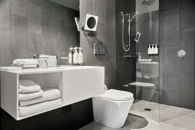 غرفة قياسية بسرير كينج، Vibe Hotel Melbourne Docklands 4/6
