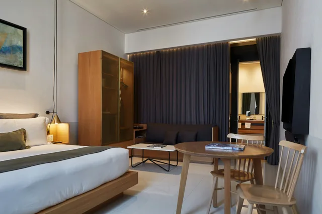 جناح بريميوم بسرير كينج، Umbral, Curio Collection by Hilton 1/9