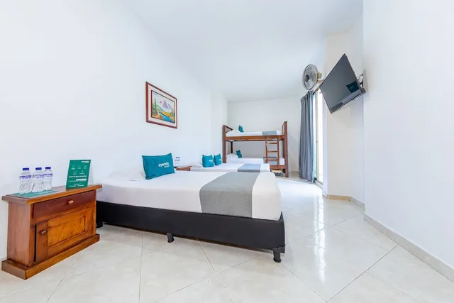 Family, 1 Double and 3 Single Beds، Ayenda 1228 Balcones de la 70 3/10