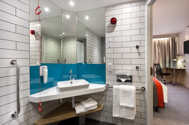 غرفة بسرير مزدوج مع أريكة، Holiday Inn Express Watford Junction 7/7