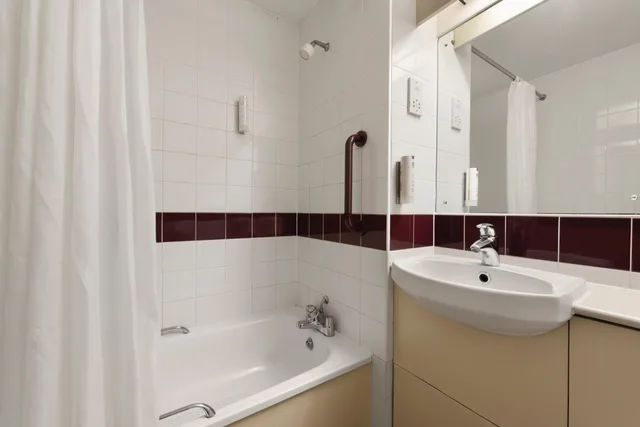 Standard, Double Bed, Days Inn by Wyndham Gretna Green M74 2/2