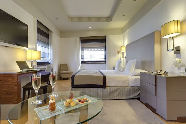 جناح جونيور بسرير مزدوج بشرفة، Melia Genova 3/10