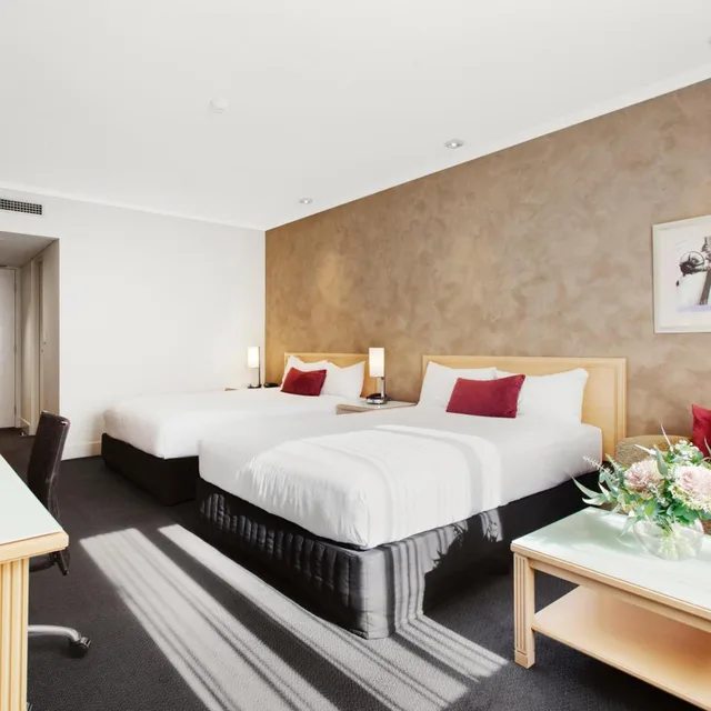غرفة بريميوم بسرير كينج وسريرين كوين، Mercure Melbourne Albert Park 5/8