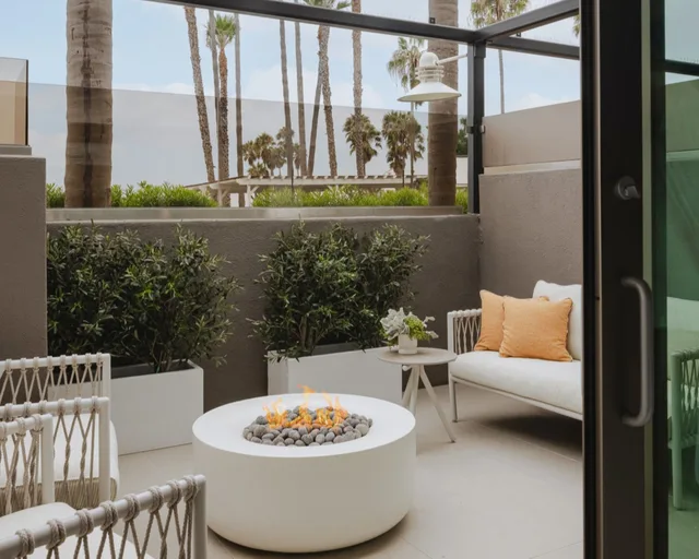 جناح بشرفة بغرفتي نوم، Regent Santa Monica Beach 1/2