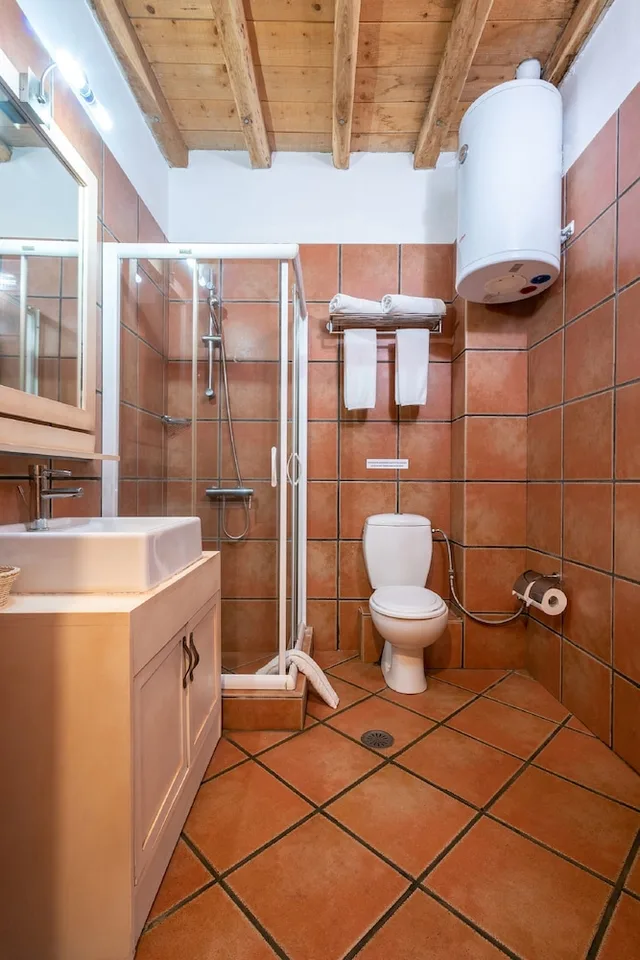 غرفة كومفورت بسرير كوين، The Varos Residences Hotel 4/4