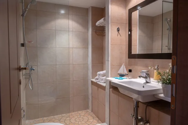 شقة بسرير كينج بإطلالة على الحديقة بغرفة نوم واحدة مع أريكة، Porto Sisi Hotel Apartments 5/6