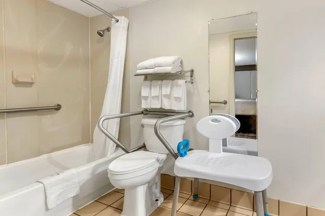 Room, 2 Queen Beds, Accessible, Quality Inn & Suites Easley - Greenville 7/7