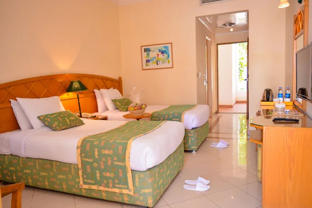 Standard, King and Twin Beds, Pool View, Dive Inn Resort 2/6