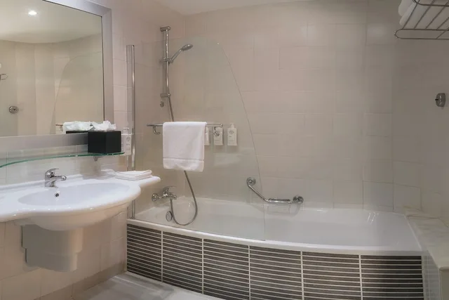 غرفة سوبيريور بسريرين منفصلين بإطلالة على البحر، Verdi St. George's Bay Marina 8/8