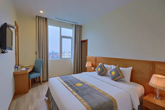 Senior, Family، Hoang Son Peace Hotel 7/10
