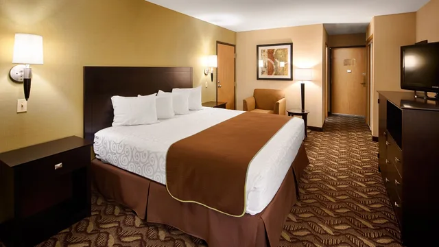 غرفة قياسية بسرير كينج لذوي الإعاقة، Best Western Pontiac Inn 3/6