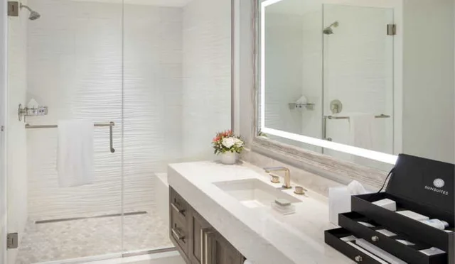 1 Bedroom, Sunsuite, King Bed, Harbour View، Sunseeker Resort Florida Gulf Coast , Curio Collection 3/4