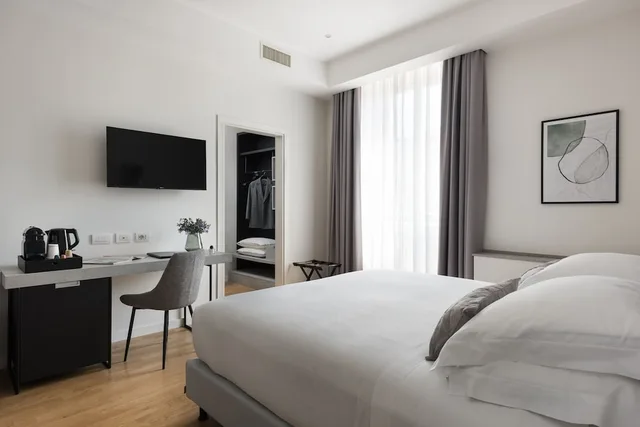 Deluxe, Twin Beds, At 41 4/8