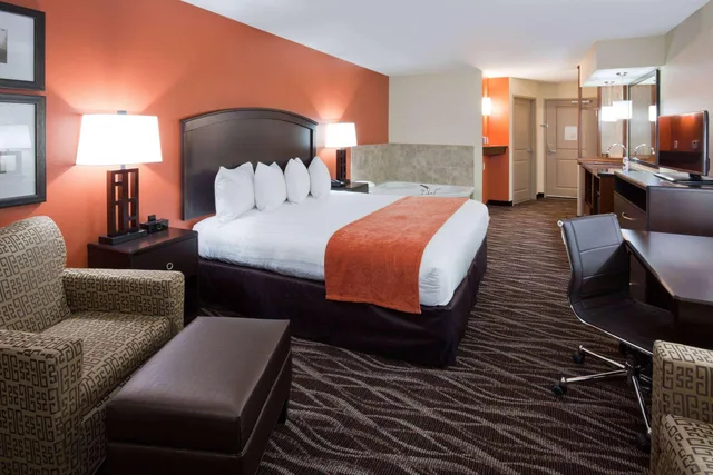 جناح ديلوكس بسرير كينج، AmericInn by Wyndham Waupun 1/1