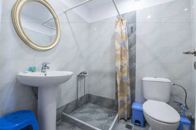 غرفة بسريرين منفصلين بإطلالة على الشاطئ، Sun Hotel Kineta 4/4