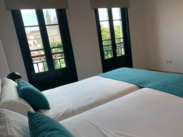 غرفة بسرير مزدوج أو سريرين منفصلين بإطلالة على المدينة، Pombal Rooms Santiago 10/10