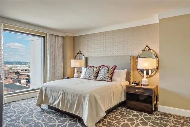 غرفة ديلوكس بسرير كينج، Omni Nashville Hotel 6/9