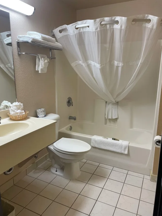 Standard, King Bed, Harvest Inn, Dixon/ UC Davis 2/3