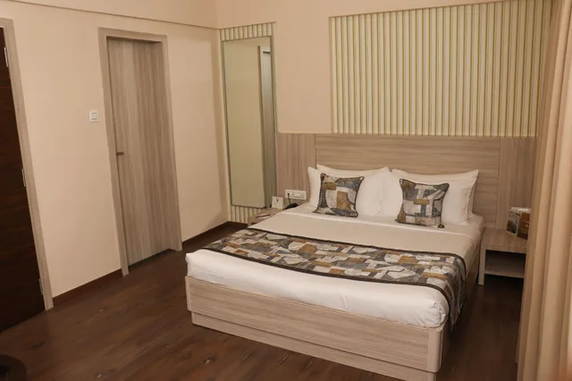 غرفة تنفيذية، Bawa Regency 2/2