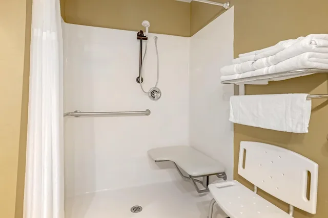 Standard, King Bed, Accessible, Best Western Plus Canyon Pines 6/6