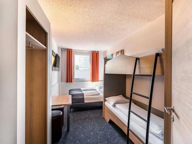 غرفة رباعية، B&B Hotel Freiburg Nord 1/3
