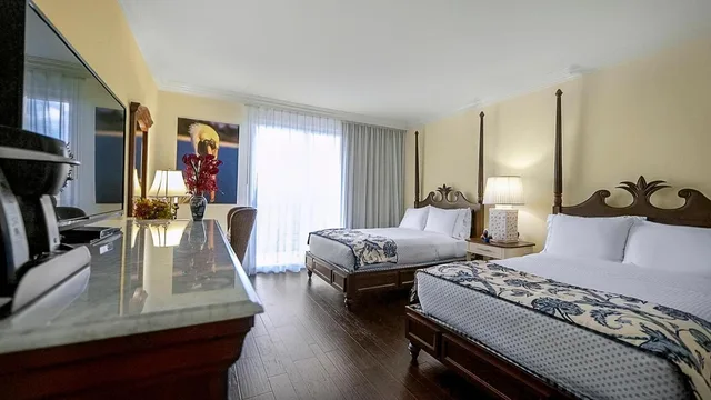 غرفة بسرير مزدوج بإطلالة على المدينة، Inn At Pelican Bay 1/1