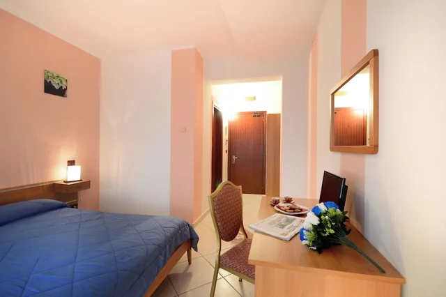 غرفة قياسية بسرير مزدوج أو سريرين منفصلين بشرفة، Royal Hotel Montevergine 6/10