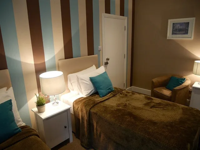 غرفة أساسية ثلاثية بسرير مزدوج وسرير فردي بحمام مشترك، RAVNA GORA HOTEL 2/4