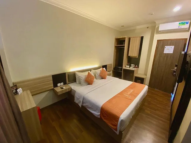 غرفة بزنس بسرير كوين، Top Malioboro Hotel 3/7