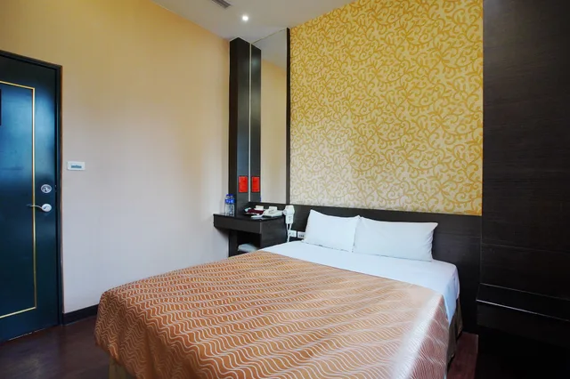 Business, Double Bed, Happy 5/9