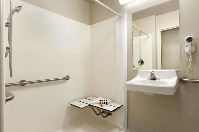 غرفة بسرير مزدوج لذوي الإعاقة، Travelodge By Wyndham Milford 4/4
