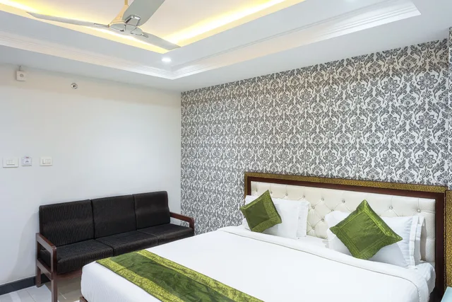 Standard, Queen Bed, Treebo Empire 3/10