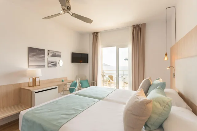 غرفة بسرير مزدوج بإطلالة على البحر بشرفة مع سرير إضافي، Monterrey Hotel 2/10