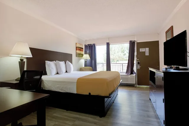 غرفة بسرير كينج للمدخنين، Riverside Inn & Suites by OYO Danville Ceaser Casino 8/10