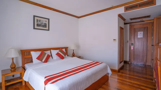Deluxe, King Bed, Balcony, Cheathata Cta Hotel Siem Reap 9/10