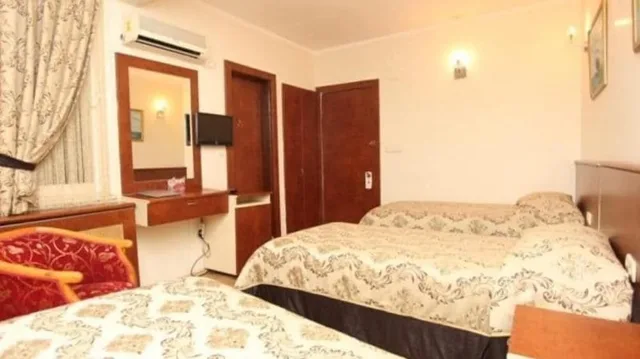 غرفة قياسية ثلاثية بسرير مزدوج وسرير فردي، Turvan Hotel 1/3