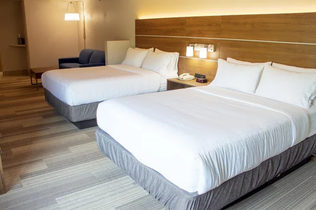 جناح بسرير كوين مع أريكة، Holiday Inn Express & Suites Lexington Dtwn Area-Keenland 2/9