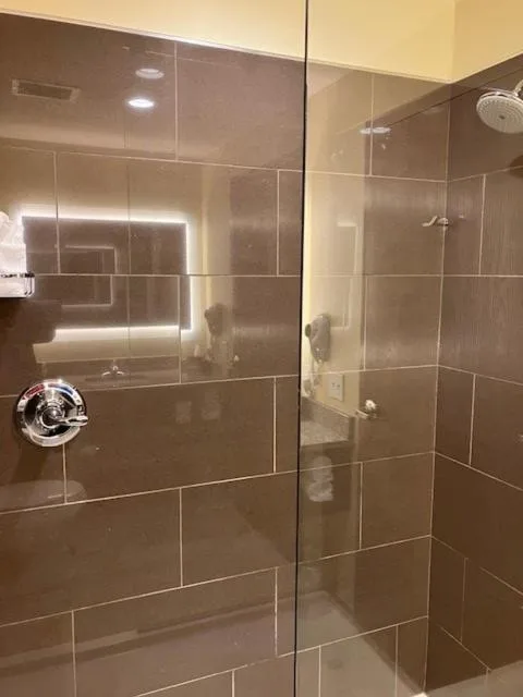 غرفة ديلوكس بسرير كينج، Cobblestone Inn & Suites - St. Mary S 8/8