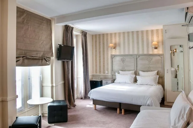 جناح جونيور بسرير كوين وسريرين منفصلين، HOTEL DE LA MOTTE PICQUET 2/5
