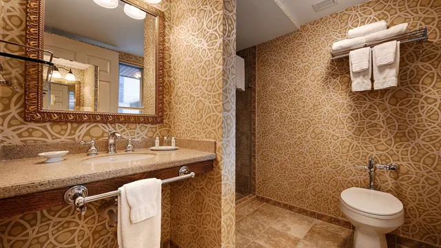 جناح بسرير كوين، Best Western Plus the Normandy Inn Suites 6/9