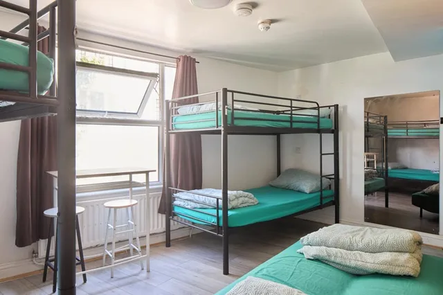 Private, 4 Beds, NX London Hostel (ex. New Cross Inn Hostel) 2/3
